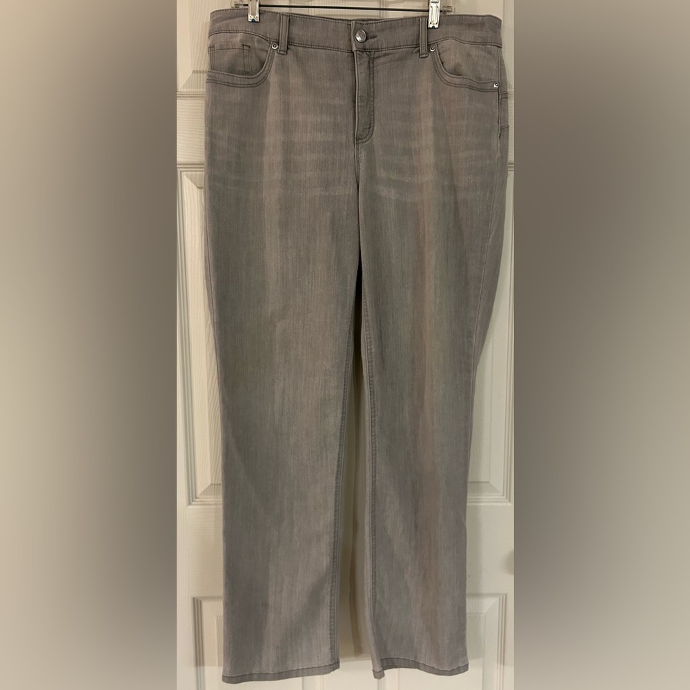 Chicos So Lifting Stretch Jeans Light Gray Womens Size 2.5R (US Size 14)